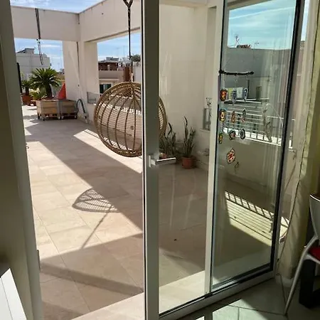 Claudia's Sunny Rooftop Apartamento Giovinazzo