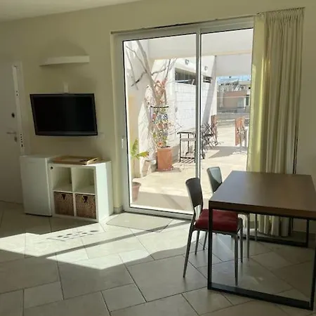 Claudia's Sunny Rooftop Apartamento